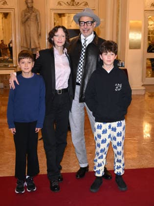Milan, Milan Cortina 2026 Olympic Games, Welcome cocktail for guests at the Opening Ceremony at Teatro alla Scala. Pictured are Jeff Goldblum, his wife Emilie Livingston, and their sons Charlie Ocean and River Joe.  Copyright: xAlbertoxTerenghix xipa-agency.netx xComi Terenghix IPA_Agency_IPA71037423