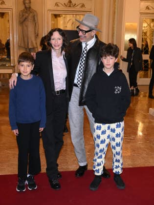 Milan, Milan Cortina 2026 Olympic Games, Welcome cocktail for guests at the Opening Ceremony at Teatro alla Scala. Pictured are Jeff Goldblum, his wife Emilie Livingston, and their sons Charlie Ocean and River Joe.  Copyright: xAlbertoxTerenghix xipa-agency.netx xComi Terenghix IPA_Agency_IPA71037428