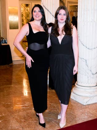 Milan, Milan Cortina 2026 Olympic Games, Welcome cocktail for guests at the Opening Ceremony at Teatro alla Scala. Pictured: Arianna and Olivia Maher.  Copyright: xAlbertoxTerenghix xipa-agency.netx xComi Terenghix IPA_Agency_IPA71038423