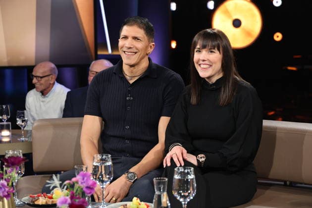 Morad Bounoua, Leiter des Seniorenheims Residenz Heideblüte, und Natascha Sabrowski, Pflegedienstleiterin, zu Gast in der NDR Talk Show, Fototermin am 30.1.2026, Ausstrahlung der Sendung am 6.2.2026 im 3. Programm des NDR Fernsehen, Fernsehstudio Hamburg Lokstedt