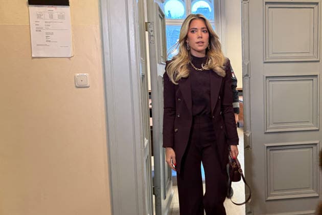 Sylvie Meis als Zeugin mit ihrer Managerin Marina Dertnig (blauer Mantel) im und vor dem Landgericht Hamburg Strafjustizgebäude am Sievekingsplatz am 06.02.2026 Prozess gegen dem Angeklagten Ermal M. (42) wird gemeinschaftlicher Wohnungseinbruchsdiebstahl zur Last gelegt Handtaschen nd Schmuck im Wert von mehr als 500.000 Euro aus ihrem Ankleidezimmer gestohlen zu haben. Hamburg, der 06.02.2026 Sylvie Meis nach der Zeugenaussage am Landgericht Hamburg, Hamburg Hamburg Deutschland Große Strafkammer Landgericht