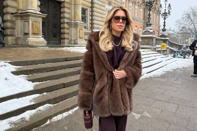 Sylvie Meis als Zeugin mit ihrer Managerin Marina Dertnig (blauer Mantel) im und vor dem Landgericht Hamburg Strafjustizgebäude am Sievekingsplatz am 06.02.2026 Prozess gegen dem Angeklagten Ermal M. (42) wird gemeinschaftlicher Wohnungseinbruchsdiebstahl zur Last gelegt Handtaschen nd Schmuck im Wert von mehr als 500.000 Euro aus ihrem Ankleidezimmer gestohlen zu haben. Hamburg, der 06.02.2026 Sylvie Meis nach der Zeugenaussage am Landgericht Hamburg, Hamburg Hamburg Deutschland Große Strafkammer Landgericht