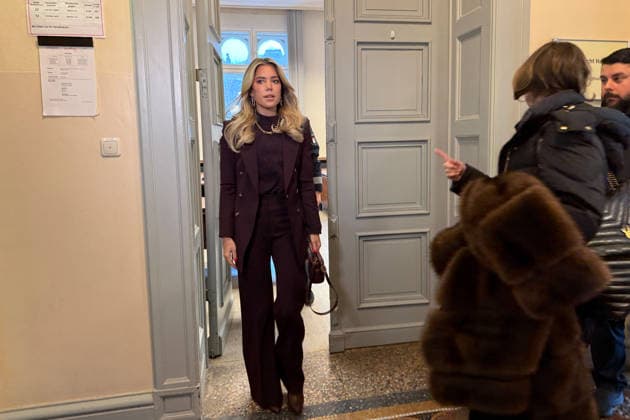 Sylvie Meis als Zeugin mit ihrer Managerin Marina Dertnig (blauer Mantel) im und vor dem Landgericht Hamburg Strafjustizgebäude am Sievekingsplatz am 06.02.2026 Prozess gegen dem Angeklagten Ermal M. (42) wird gemeinschaftlicher Wohnungseinbruchsdiebstahl zur Last gelegt Handtaschen nd Schmuck im Wert von mehr als 500.000 Euro aus ihrem Ankleidezimmer gestohlen zu haben. Hamburg, der 06.02.2026 Sylvie Meis nach der Zeugenaussage am Landgericht Hamburg, Hamburg Hamburg Deutschland Große Strafkammer Landgericht