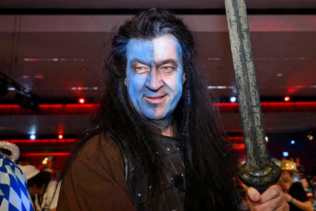 Bayerns Ministerpräsident Markus Söder (CSU) im Kostüm als Braveheart bzw. William Wallace bei der BR-Livesendung Fastnacht in Franken in den Mainfrankensälen. Bei der Prunksitzung des Fastnachtverbandes Franken werden traditionell Politiker Spott und Narretei ausegesetzt. Veitshöchheim, 06.02.2026 Bayern Deutschland Copyright: xDwixAnoraganingrumx
