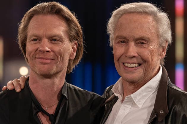 Kölner Treff am 06. Februar 2026. Im Bild der österreichischer Schauspieler, Sänger und Fernsehmoderator Peter Kraus (rechts) mit Sohn Mike Kraus, Fotograf und Filmemacher. Peter Kraus gilt als Begründer des deutschsprachigen Rock™n Roll. Susan Link und Anna Planken Micky Beisenherz weilte zum Zeitpunkt der Sendung in Australien - sind neugierig und befragen ihre Gäste auf ihre ganz eigene Art mit spannenden Ergebnissen. Köln Nordrhein-Westfalen Deutschland