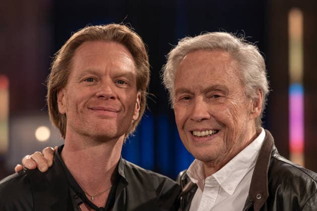 Kölner Treff am 06. Februar 2026. Im Bild der österreichischer Schauspieler, Sänger und Fernsehmoderator Peter Kraus (rechts) mit Sohn Mike Kraus, Fotograf und Filmemacher. Peter Kraus gilt als Begründer des deutschsprachigen Rock™n Roll. Susan Link und Anna Planken Micky Beisenherz weilte zum Zeitpunkt der Sendung in Australien - sind neugierig und befragen ihre Gäste auf ihre ganz eigene Art mit spannenden Ergebnissen. Köln Nordrhein-Westfalen Deutschland
