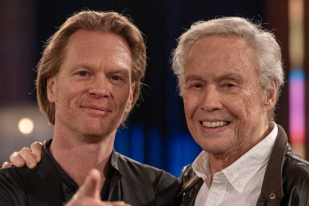 Kölner Treff am 06. Februar 2026. Im Bild der österreichischer Schauspieler, Sänger und Fernsehmoderator Peter Kraus (rechts) mit Sohn Mike Kraus, Fotograf und Filmemacher. Peter Kraus gilt als Begründer des deutschsprachigen Rock™n Roll. Susan Link und Anna Planken Micky Beisenherz weilte zum Zeitpunkt der Sendung in Australien - sind neugierig und befragen ihre Gäste auf ihre ganz eigene Art mit spannenden Ergebnissen. Köln Nordrhein-Westfalen Deutschland
