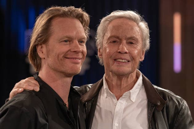 Kölner Treff am 06. Februar 2026. Im Bild der österreichischer Schauspieler, Sänger und Fernsehmoderator Peter Kraus (rechts) mit Sohn Mike Kraus, Fotograf und Filmemacher. Peter Kraus gilt als Begründer des deutschsprachigen Rock™n Roll. Susan Link und Anna Planken Micky Beisenherz weilte zum Zeitpunkt der Sendung in Australien - sind neugierig und befragen ihre Gäste auf ihre ganz eigene Art mit spannenden Ergebnissen. Köln Nordrhein-Westfalen Deutschland