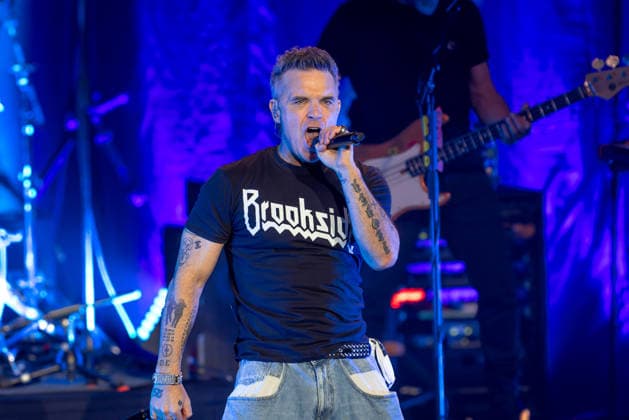 Robbie Williams performs live at the Liverpool Olympia Featuring: Robbie Williams Where: Liverpool, Merseyside, United Kingdom When: 06 Feb 2026 Credit: Alex Cropper Cover Images EDITORIAL USE ONLY. NOT FOR USE BY NEWSPAPERS BASED IN THE UK. Copyright: xx coverimg55443490