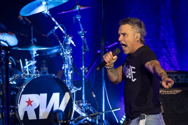 Robbie Williams performs live at the Liverpool Olympia Featuring: Robbie Williams Where: Liverpool, Merseyside, United Kingdom When: 06 Feb 2026 Credit: Alex Cropper Cover Images EDITORIAL USE ONLY. NOT FOR USE BY NEWSPAPERS BASED IN THE UK. Copyright: xx coverimg55443491