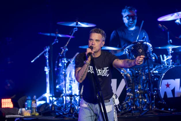Robbie Williams performs live at the Liverpool Olympia Featuring: Robbie Williams Where: Liverpool, Merseyside, United Kingdom When: 06 Feb 2026 Credit: Alex Cropper Cover Images EDITORIAL USE ONLY. NOT FOR USE BY NEWSPAPERS BASED IN THE UK. Copyright: xx coverimg55443493
