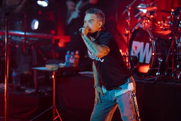 Robbie Williams performs live at the Liverpool Olympia Featuring: Robbie Williams Where: Liverpool, Merseyside, United Kingdom When: 06 Feb 2026 Credit: Alex Cropper Cover Images EDITORIAL USE ONLY. NOT FOR USE BY NEWSPAPERS BASED IN THE UK. Copyright: xx coverimg55443497