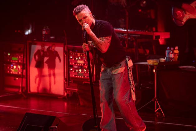 Robbie Williams performs live at the Liverpool Olympia Featuring: Robbie Williams Where: Liverpool, Merseyside, United Kingdom When: 06 Feb 2026 Credit: Alex Cropper Cover Images EDITORIAL USE ONLY. NOT FOR USE BY NEWSPAPERS BASED IN THE UK. Copyright: xx coverimg55443500