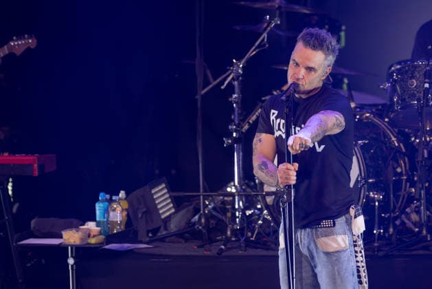 Robbie Williams performs live at the Liverpool Olympia Featuring: Robbie Williams Where: Liverpool, Merseyside, United Kingdom When: 06 Feb 2026 Credit: Alex Cropper Cover Images EDITORIAL USE ONLY. NOT FOR USE BY NEWSPAPERS BASED IN THE UK. Copyright: xx coverimg55443507