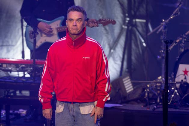 Robbie Williams performs live at the Liverpool Olympia Featuring: Robbie Williams Where: Liverpool, Merseyside, United Kingdom When: 06 Feb 2026 Credit: Alex Cropper Cover Images EDITORIAL USE ONLY. NOT FOR USE BY NEWSPAPERS BASED IN THE UK. Copyright: xx coverimg55443509