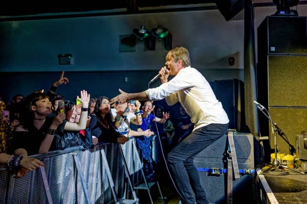 UK band Suede performing on stage at Liverpool University, Mountford Hall, UK as part of their 2026 ‘Antidepressants’ tour Brett Anderson, lead singer of Of Uk band Suede on stage At Liverpool University, shaking hands with fans UK band Suede performing on stage at Liverpool University, Mountford Hall, UK as part of their 2026 ‘Antidepressants’ tour Liverpool United Kingdom Copyright: xAndyxVonxPipx xSOPAxImagesx 03---SUEDE-ANDY-VON-PIP