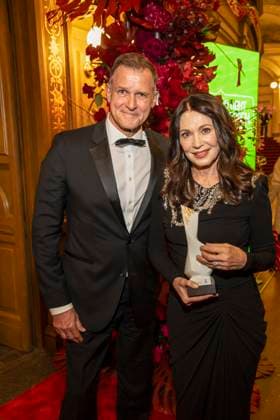 Heiko Kiesow und Iris Berben mit dem Choros Award Preistraegerin zu Gast im Ballsaal beim 100 Sepmper Oernball in der Semper Oper in Dresden am 6.Februar 2026 Sachsen Deutschland