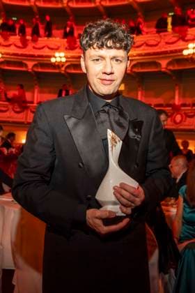 Christian Friedel mit dem Choros-Award fuer Kultur Preistraeger zu Gast im Ballsaal beim 100 Sepmper Oernball in der Semper Oper in Dresden am 6.Februar 2026 Sachsen Deutschland