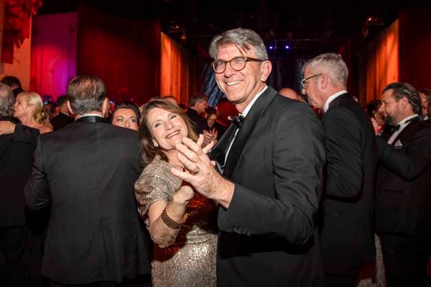 Ehefrau Christiane Goetz-Weimer, Wolfram Weimer und Raphaella Gassner Kultur Staatsminister beim tanzen zu Gast im Ballsaal beim 100 Sepmper Oernball in der Semper Oper in Dresden am 6.Februar 2026 Sachsen Deutschland