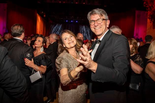 Ehefrau Christiane Goetz-Weimer, Wolfram Weimer und Raphaella Gassner Kultur Staatsminister beim tanzen zu Gast im Ballsaal beim 100 Sepmper Oernball in der Semper Oper in Dresden am 6.Februar 2026 Sachsen Deutschland