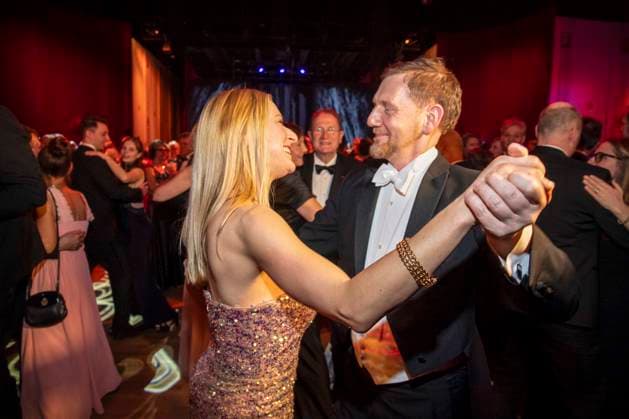 Stefanie Hertel und Michael Kretschmer MP Sachsen beim tanzen zu Gast im Ballsaal beim 100 Sepmper Oernball in der Semper Oper in Dresden am 6.Februar 2026 Sachsen Deutschland
