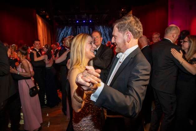 Stefanie Hertel und Michael Kretschmer MP Sachsen beim tanzen zu Gast im Ballsaal beim 100 Sepmper Oernball in der Semper Oper in Dresden am 6.Februar 2026 Sachsen Deutschland