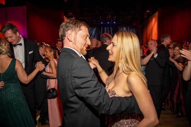Stefanie Hertel und Michael Kretschmer MP Sachsen beim tanzen zu Gast im Ballsaal beim 100 Sepmper Oernball in der Semper Oper in Dresden am 6.Februar 2026 Sachsen Deutschland