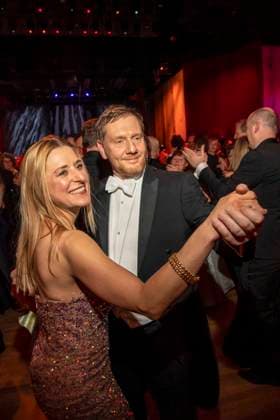 Stefanie Hertel und Michael Kretschmer MP Sachsen beim tanzen zu Gast im Ballsaal beim 100 Sepmper Oernball in der Semper Oper in Dresden am 6.Februar 2026 Sachsen Deutschland