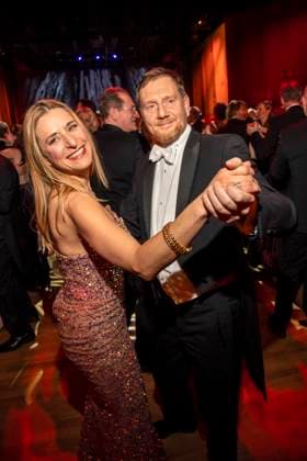 Stefanie Hertel und Michael Kretschmer MP Sachsen beim tanzen zu Gast im Ballsaal beim 100 Sepmper Oernball in der Semper Oper in Dresden am 6.Februar 2026 Sachsen Deutschland
