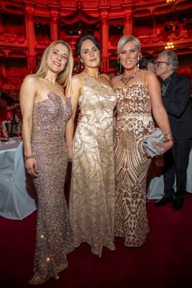 Stefanie Hertel, Annett Hofmann und Kamilla Senjo zu Gast im Ballsaal beim 100 Sepmper Oernball in der Semper Oper in Dresden am 6.Februar 2026 Sachsen Deutschland