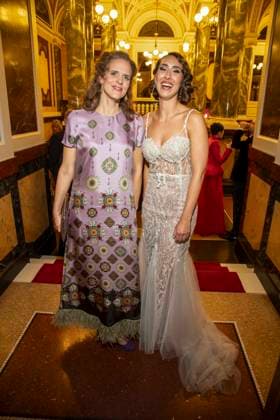 Nora Schmid und Valerie Eickhoff zu Gast im Ballsaal beim 100 Sepmper Oernball in der Semper Oper in Dresden am 6.Februar 2026 Sachsen Deutschland