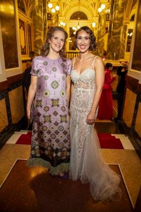 Nora Schmid und Valerie Eickhoff zu Gast im Ballsaal beim 100 Sepmper Oernball in der Semper Oper in Dresden am 6.Februar 2026 Sachsen Deutschland