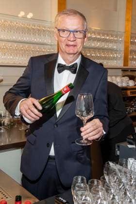 Günther Jauch praesentiert seinen Wein zu Gast beim 100 Sepmper Oernball in der Semper Oper in Dresden am 6.Februar 2026 Sachsen Deutschland