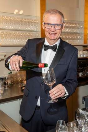 Günther Jauch praesentiert seinen Wein zu Gast beim 100 Sepmper Oernball in der Semper Oper in Dresden am 6.Februar 2026 Sachsen Deutschland