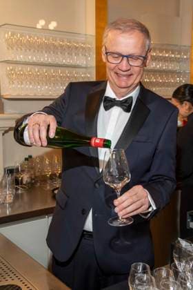 Günther Jauch praesentiert seinen Wein zu Gast beim 100 Sepmper Oernball in der Semper Oper in Dresden am 6.Februar 2026 Sachsen Deutschland