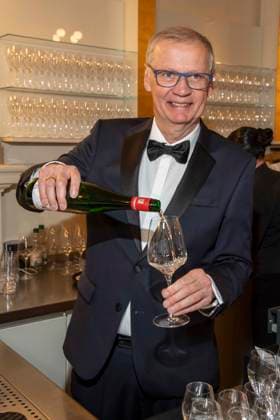 Günther Jauch praesentiert seinen Wein zu Gast beim 100 Sepmper Oernball in der Semper Oper in Dresden am 6.Februar 2026 Sachsen Deutschland