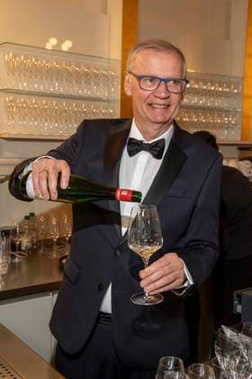 Günther Jauch praesentiert seinen Wein zu Gast beim 100 Sepmper Oernball in der Semper Oper in Dresden am 6.Februar 2026 Sachsen Deutschland