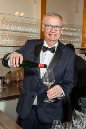 Günther Jauch praesentiert seinen Wein zu Gast beim 100 Sepmper Oernball in der Semper Oper in Dresden am 6.Februar 2026 Sachsen Deutschland