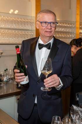 Günther Jauch praesentiert seinen Wein zu Gast beim 100 Sepmper Oernball in der Semper Oper in Dresden am 6.Februar 2026 Sachsen Deutschland