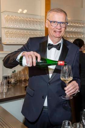 Günther Jauch praesentiert seinen Wein zu Gast beim 100 Sepmper Oernball in der Semper Oper in Dresden am 6.Februar 2026 Sachsen Deutschland