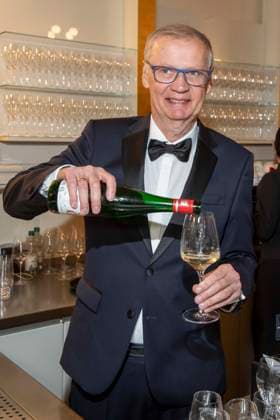 Günther Jauch praesentiert seinen Wein zu Gast beim 100 Sepmper Oernball in der Semper Oper in Dresden am 6.Februar 2026 Sachsen Deutschland