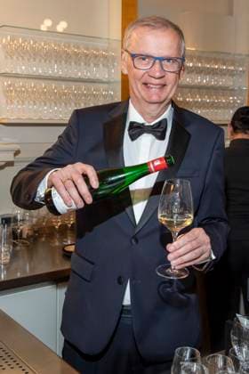 Günther Jauch praesentiert seinen Wein zu Gast beim 100 Sepmper Oernball in der Semper Oper in Dresden am 6.Februar 2026 Sachsen Deutschland