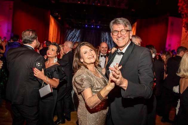 Ehefrau Christiane Goetz-Weimer, Wolfram Weimer und Raphaella Gassner Kultur Staatsminister beim tanzen zu Gast im Ballsaal beim 100 Sepmper Oernball in der Semper Oper in Dresden am 6.Februar 2026 Sachsen Deutschland