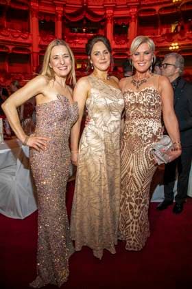 Stefanie Hertel, Annett Hofmann und Kamilla Senjo zu Gast im Ballsaal beim 100 Sepmper Oernball in der Semper Oper in Dresden am 6.Februar 2026 Sachsen Deutschland