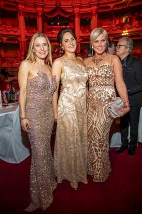 Stefanie Hertel, Annett Hofmann und Kamilla Senjo zu Gast im Ballsaal beim 100 Sepmper Oernball in der Semper Oper in Dresden am 6.Februar 2026 Sachsen Deutschland