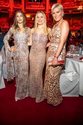 Cathy Hummels, Stefanie Hertel und Kamilla Senjo zu Gast im Ballsaal beim 100 Sepmper Oernball in der Semper Oper in Dresden am 6.Februar 2026 Sachsen Deutschland
