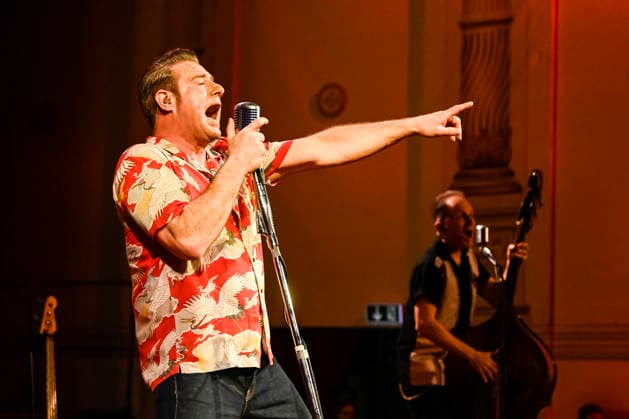 Sasha als DICK BRAVE bei seinem Auftritt Konzert Singen zu Gast im Ballsaal beim 100 Sepmper Oernball in der Semper Oper in Dresden am 6.Februar 2026 Sachsen Deutschland