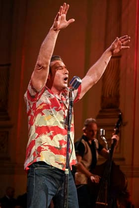 Sasha als DICK BRAVE bei seinem Auftritt Konzert Singen zu Gast im Ballsaal beim 100 Sepmper Oernball in der Semper Oper in Dresden am 6.Februar 2026 Sachsen Deutschland
