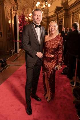 Susanne Klehn mit Begleitung Mann Promi expertin ARD zu Gast auf dem roten Teppich - Ballsaal Tanzen beim 100. Sepmper Oernball in der Semper Oper in Dresden am 6.Februar 2026 Sachsen Deutschland
