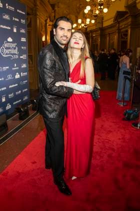 Jonathan Tetelman und Mit Ehefrau Andreea Deaconu zu Gast auf dem roten Teppich beim 100. Sepmper Oernball in der Semper Oper in Dresden am 6.Februar 2026 Sachsen Deutschland